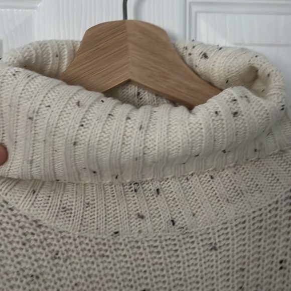 Knit Spotted Turtle neck - Picture 4 of 7